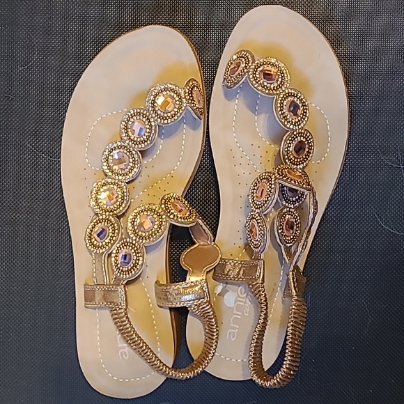 Sandals - Picture 3 of 4